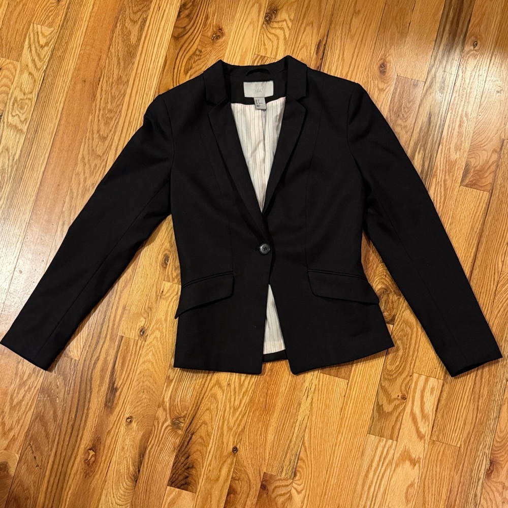 H&M Black Blazer, 4